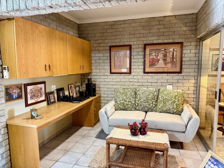 3 Bedroom Property for Sale in Bergzicht Western Cape